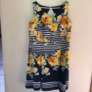 Dressbarn 14W Floral dress with pockets!